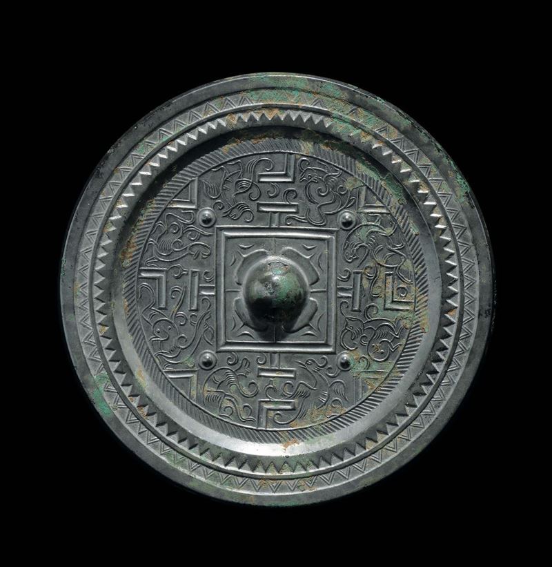 A bronze Bo Ju mirror with central boss, China, Han Dynasty (206 b.C-220 a.C.)  - Auction Fine Chinese Works of Art - Cambi Casa d'Aste