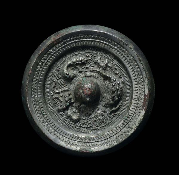Specchio Bo Ju in bronzo sbalzato, Cina, Dinastia Han (206 a.C.- 220 d.C.)