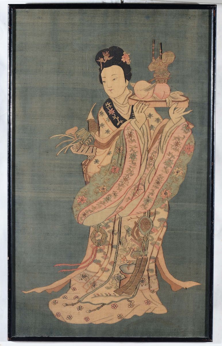 A silk blue-ground Kesi depicting Guanyin with tray, China, Qing Dynasty, 19th century  - Auction Fine Chinese Works of Art - Cambi Casa d'Aste