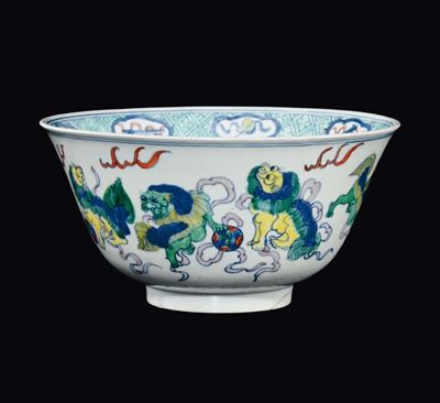 Bowl in Porcellana Ducai Raffigurante Cani di Pho, Cina, Dinastia Qing, Marca e del Periodo Daogu...