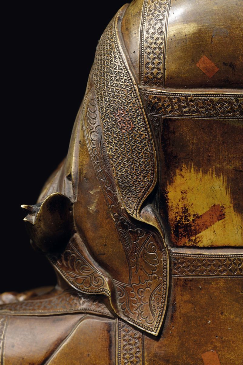 Grande ed Importante Figura di Lama in Bronzo con Tracce di Doratura Seduto su Doppio Fiore di Lo...