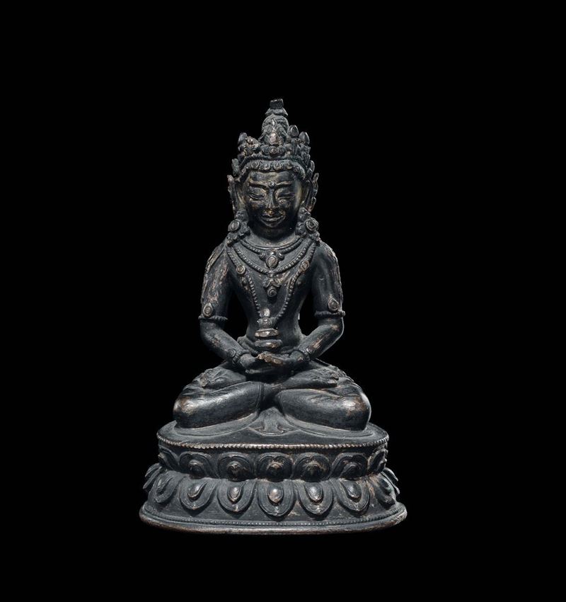 A bronze figure of Amitayus with cup on a double lotus flower, China, Ming Dynasty, 17th century  - Auction Fine Chinese Works of Art - Cambi Casa d'Aste