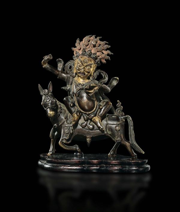 Figura di Sridevi a cavallo in bronzo con tracce di doratura, Tibet, XVIII secolo