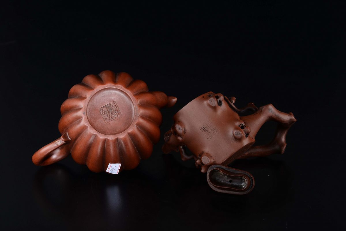 Due Teiere in Terracotta Yixing, Cina, Dinastia Qing, XIX Secolo