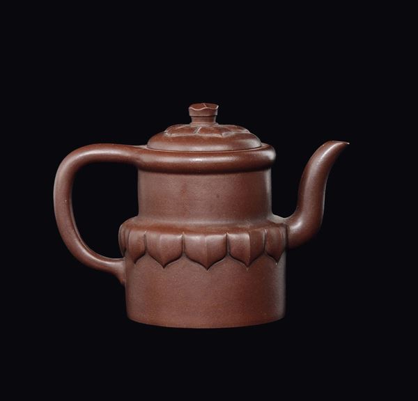 An Yixing pottery teapot, China, 20th century
