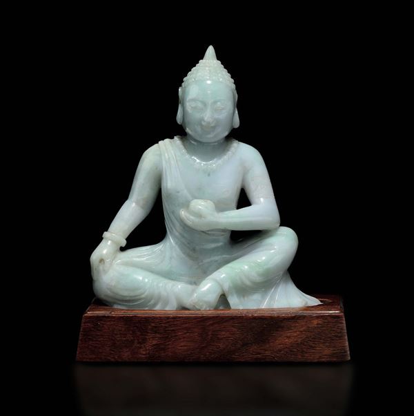 Figura di Buddha seduto in giadeite con coppa tra le mani, Cina, XX secolo