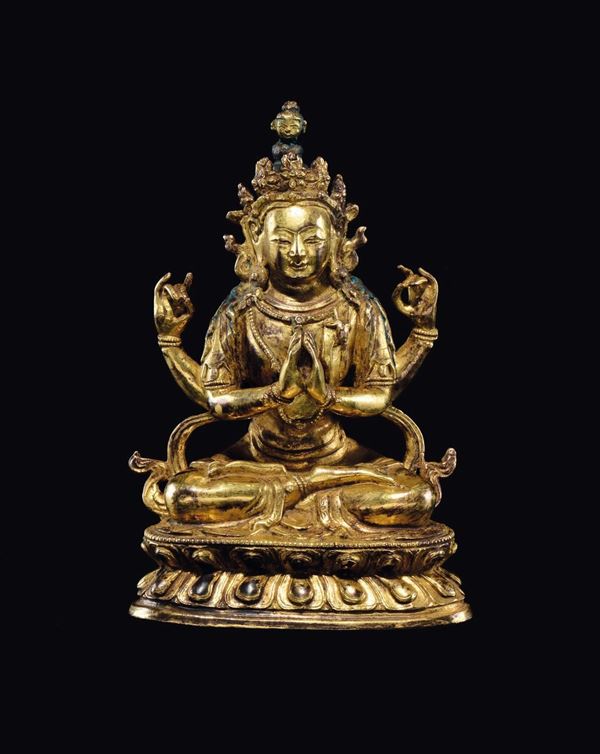 Figura di Caturbhuja-Avalokitesvara in bronzo dorato seduto su doppio fiore di loto, Cina, Dinastia Qing, XIX secolo