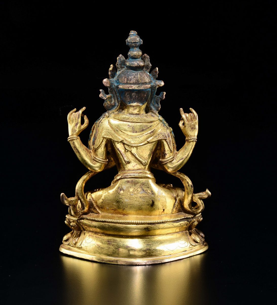 Figura di Caturbhuja-avalokitesvara in Bronzo Dorato Seduto su Doppio Fiore di Loto, Cina, Dinast...