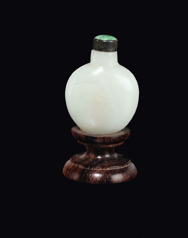 A white jade snuff bottle with jadeite stopper, China, Qing Dynasty, 19th century