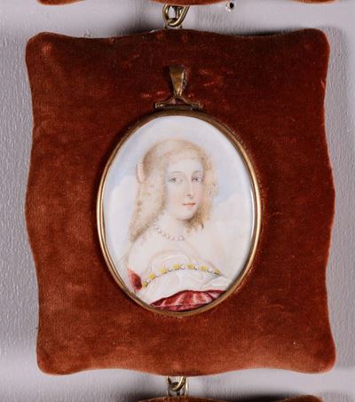 Serie di Quattro Miniature su Avorio con Ritratti Femminili, XIX-XX Secolo