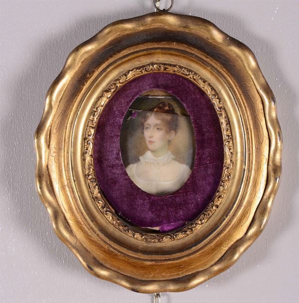 Miniatura ovale inglese raffigurante ritratto di donna, su avorio, XIX secolo