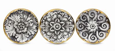 Piero Fornasetti, Sei piatti in porcellana della serie Rosoni con bordo dorato