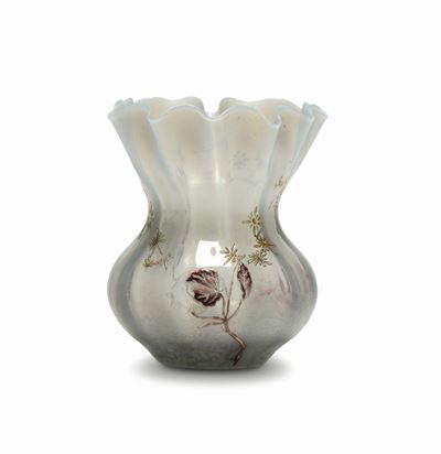 Émile Gallé, Vaso a fazzoletto in vetro opalescente con decorazione a smalti