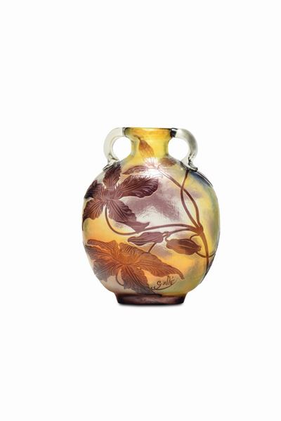 Émile Gallé, Vaso a fiasca in vetro opalescente con decorazione floreale a cammeo, Nancy (circa 1...