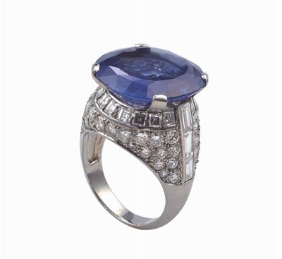 Anello con Zaffiro Sri Lanka di Ct 17,00 Circa