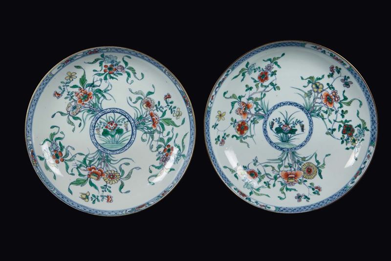 A pair of polychrome enamelled porcelain dishes with floral deocration, China, Qing Dynasty, Yongzheng Period (1723-1735)  - Auction Fine Chinese Works of Art - Cambi Casa d'Aste