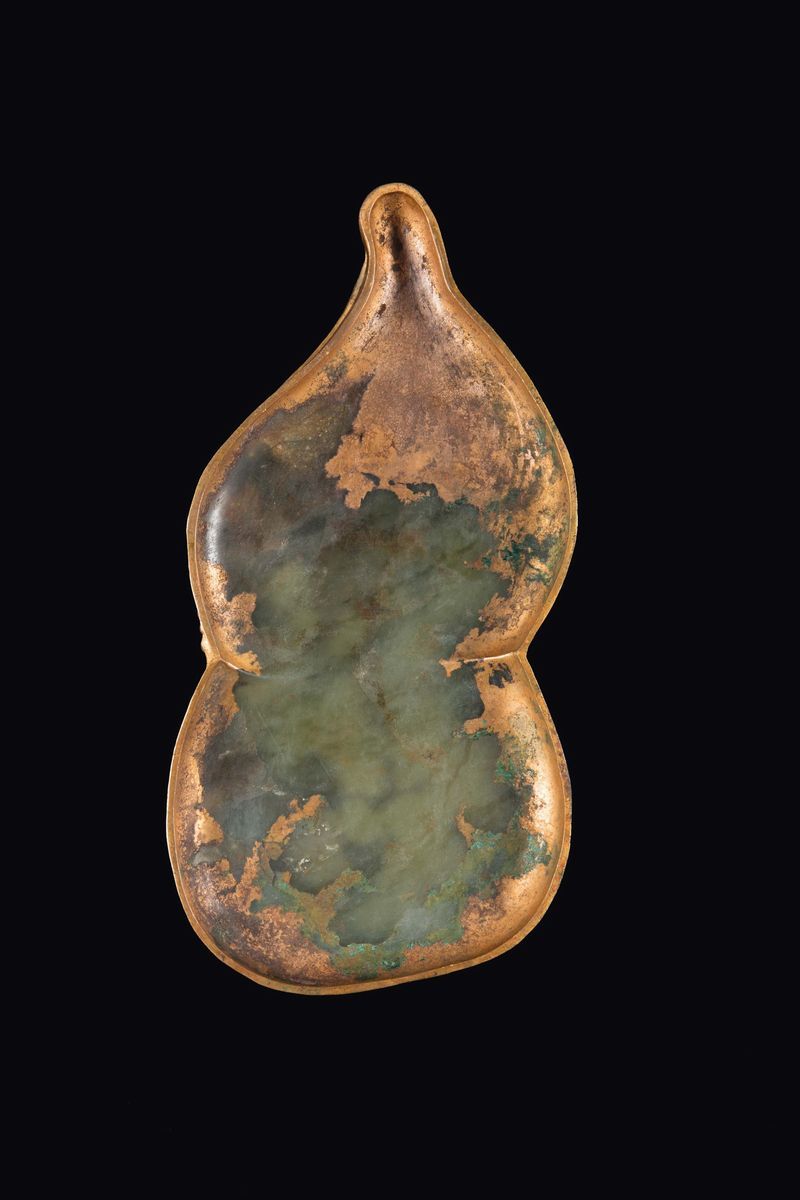 Sciacquapennelli a Doppia Zucca in Giada Verde con Pennellate Oro, Cina, Dinastia Qing, XIX Secol...