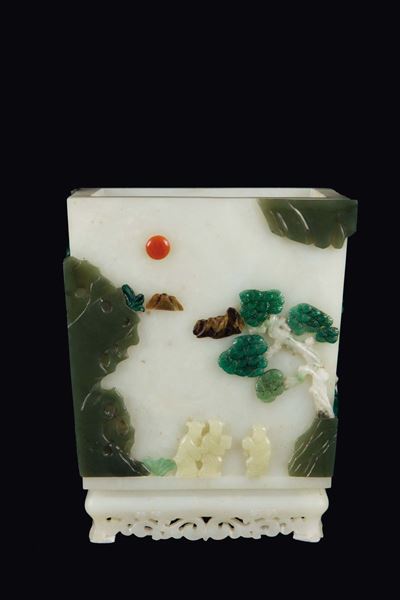 Portapennelli in Giada Bianca con Decoro a Rilievo Formato da Innesti di Pietre Dure Raffiguranti...