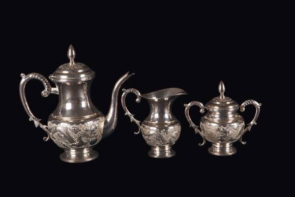 Servizio di tre pezzi in argento: caffettiera, zuccheriera e lattiera, Cina, Dinastia Qing, XIX secolo