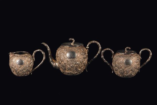Servizio da the in tre pezzi in argento: teiera, zuccheriera e lattiera, Cina, Dinastia Qing, XIX secolo
