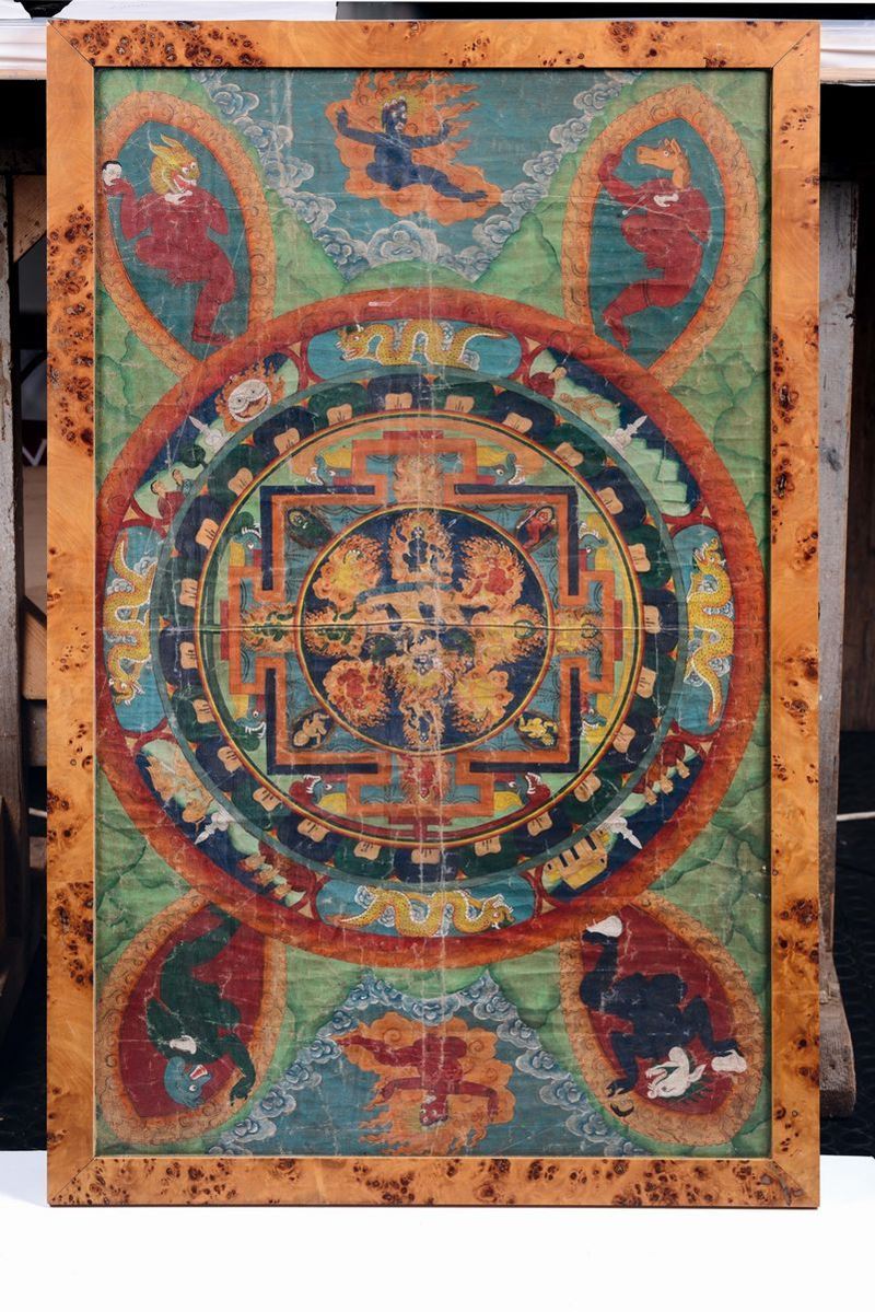 Tanka a fondo verde con Mandala centrale e diverse divinità, Tibet, XIX secolo  - Asta Fine Chinese Works of Art - Cambi Casa d'Aste
