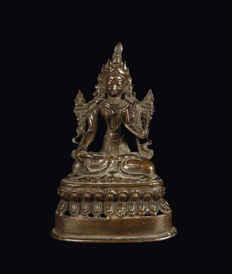 Figura di Prajnaparamita su doppio fiore di loto in bronzo, Nepal, XVIII secolo  - Asta Fine Chinese Works of Art - Cambi Casa d'Aste