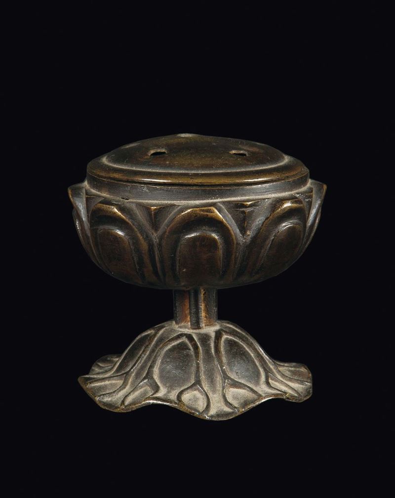 A bronze lotus flower censer, China, Qing Dynasty, 18th century  - Auction Fine Chinese Works of Art - Cambi Casa d'Aste