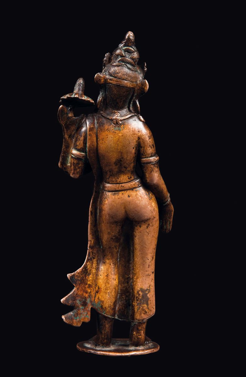 Rara Figura di Tara Eretta in Bronzo, Nepal, XIII Secolo