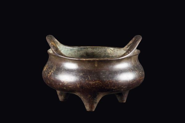 Incensiere tripode in bronzo con manici, Cina, Dinastia Ming, XVII secolo