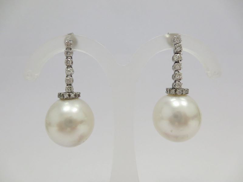 A pair of cultured pearl and diamond earrings  - Auction Jewels - II - Cambi Casa d'Aste