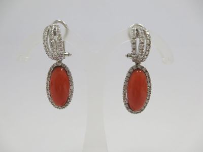 Orecchini con Corallo Taglio Cabochon e Diamanti