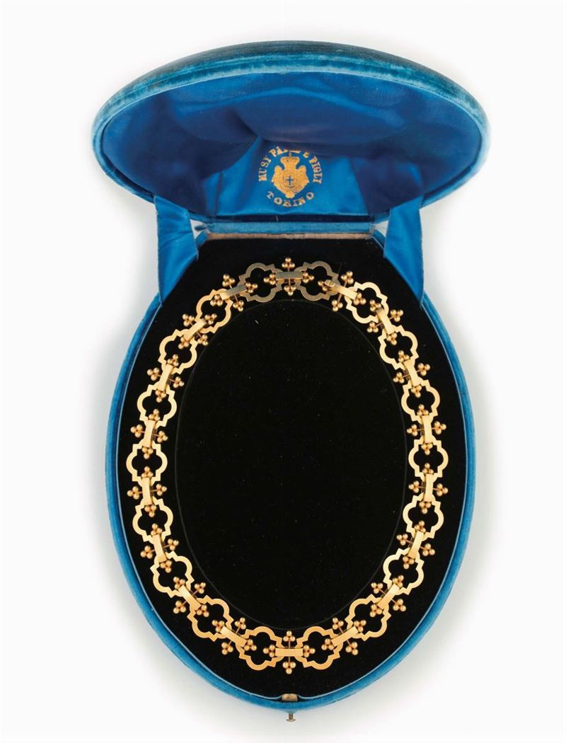 A gold necklace. Fitted case  - Auction Fine Jewels - I - Cambi Casa d'Aste