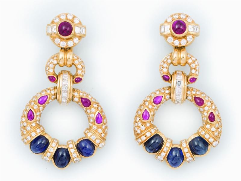 Orecchini pendenti con rubini e zaffiri taglio cabochon e diamanti  - Asta Jewels - II - Cambi Casa d'Aste