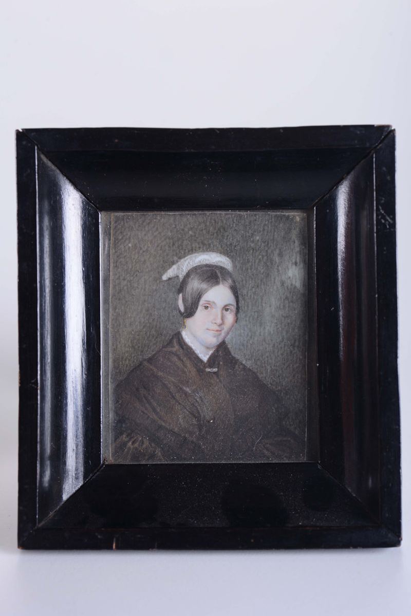 Miniatura raffigurante donna con scialle marrone, XIX secolo  - Asta Antiquariato - II - Cambi Casa d'Aste