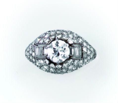 Anello con diamante taglio brillante e diamanti a contorno  - Asta Jewels - II - Cambi Casa d'Aste