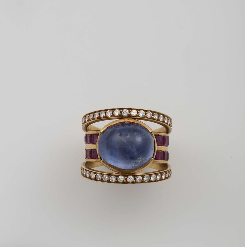 Cabochon-cut sapphire, diamond and ruby ring mounted in yellow gold  - Auction Fine Jewels - Cambi Casa d'Aste