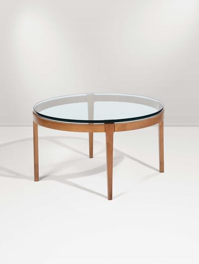 Tavolo Basso con Struttura in Legno e Piano in Vetro Molato.