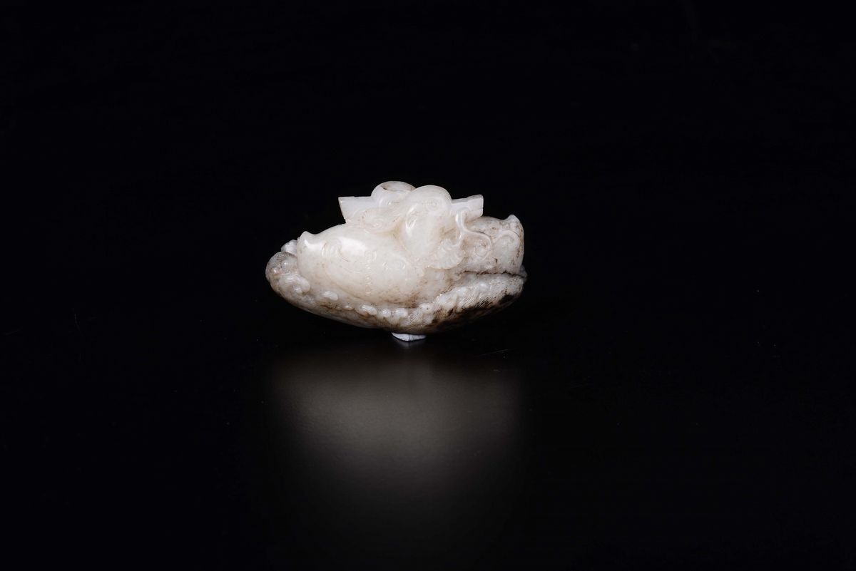Gruppo in Giada Bianca e Russet Raffigurante Anatra, Cina, Dinastia Qing, XIX Secolo