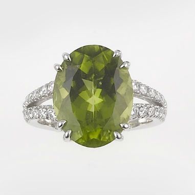 Brarda. Anello con Peridoto di Ct 8,81 e Diamanti