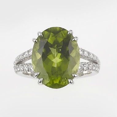 A peridot and diamond ring. Brarda  - Auction Jewels - II - Cambi Casa d'Aste