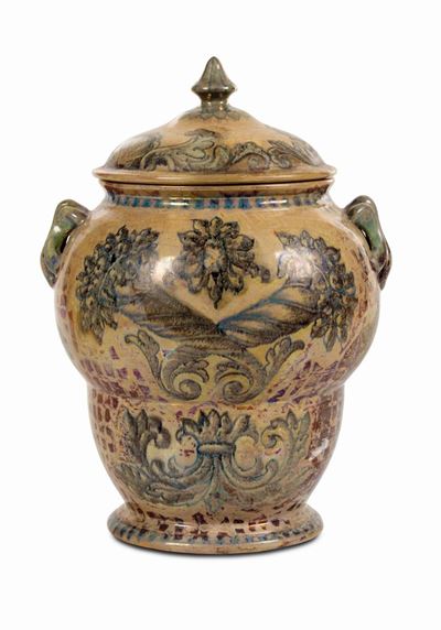 Pietro Melandri, Vaso con coperchio in maiolica policroma, cornucopie e foglie a lustro (Faenza, ...