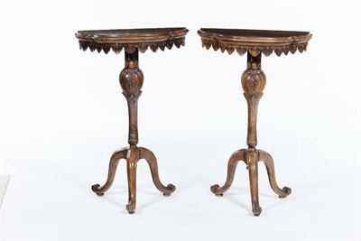 Coppia di Trespoli in Noce Intagliati, Veneto, XVIII Secolo