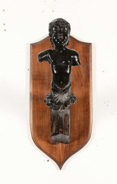 Modellino di Polena in Legno Intagliato ed Ebanizzato Raffigurante Putto