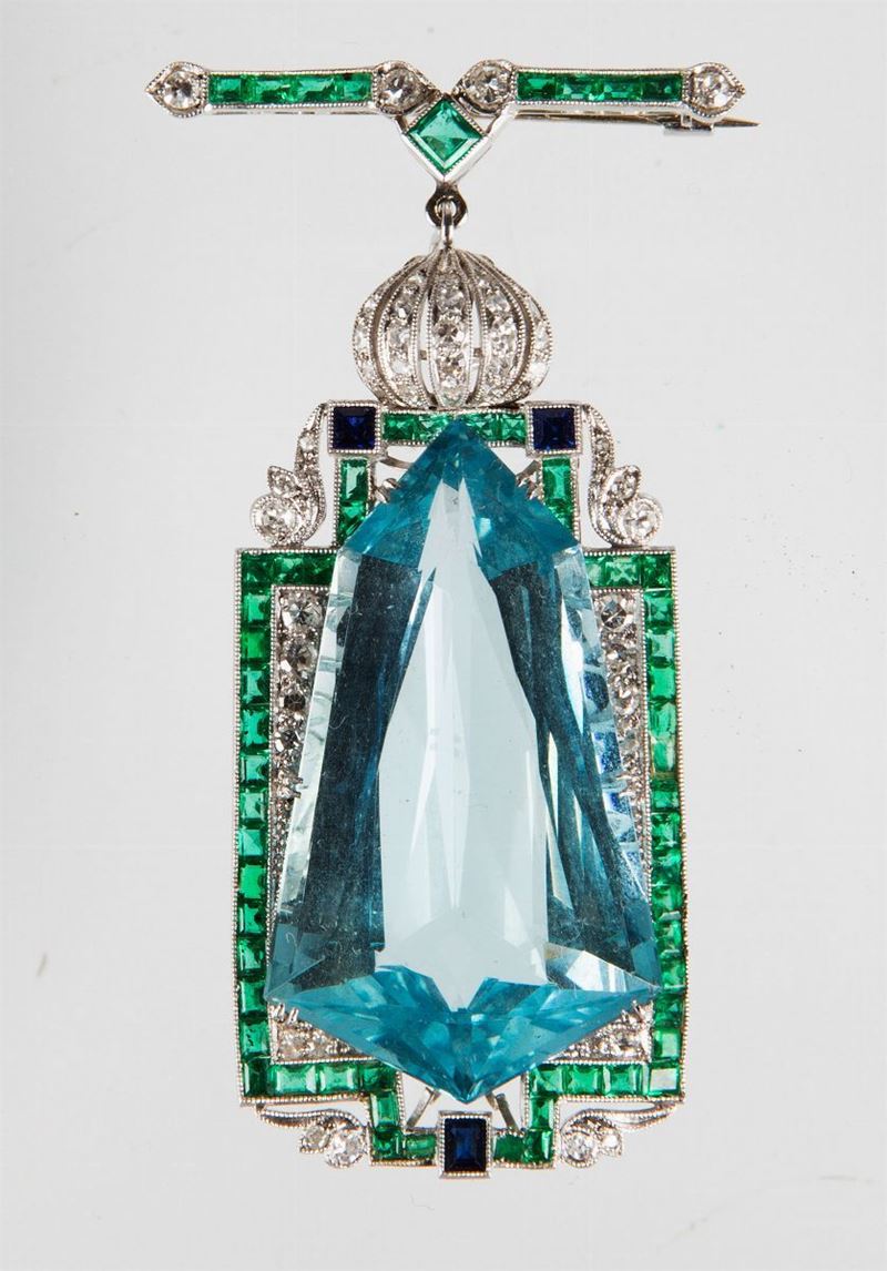 An art deco aquamarine, diamond, emerald, sapphire and platinum brooch/pendant  - Auction Fine Jewels - I - Cambi Casa d'Aste