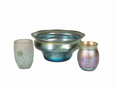 Tiffany (1848-1933) e Daum, Manufatti in vetro Favrile e vaso a cammeo in vetro decorato a smalti...
