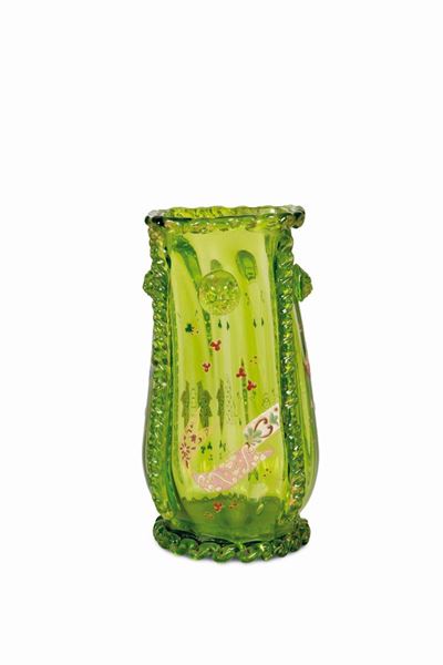 Émile Gallé, Vaso in vetro trasparente verde con teste di leoni applicate e decoro in smalti poli...