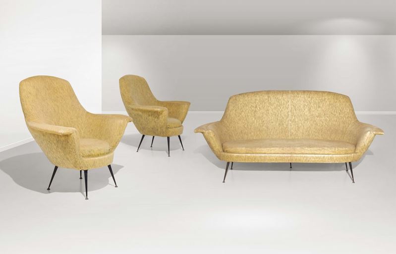 Salotto composto da un divano e due poltrone.  - Auction Design - Cambi Casa d'Aste
