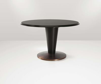 Tavolo con Piano in Legno Laccato e Base in Ottone Lavorato.