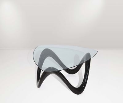 Tavolo Basso in Legno Laccato con Piano in Cristallo.