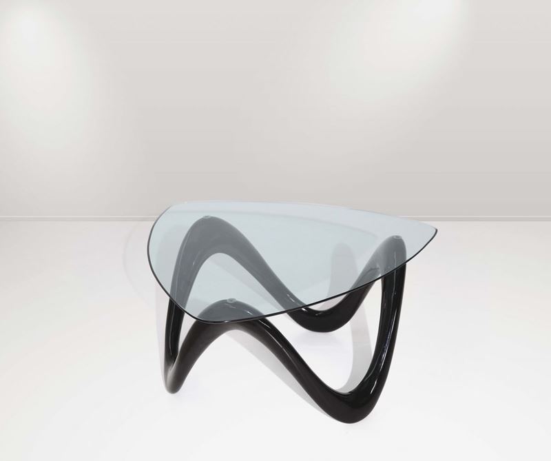 Tavolo basso in legno laccato con piano in cristallo.  - Auction Design - Cambi Casa d'Aste